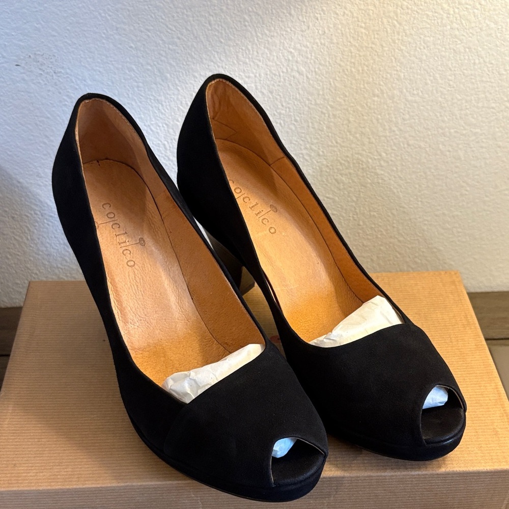 NIB [Coclico] Polly Peeper Spanish Made Suede Block Heels Black Womens 37/US 6.5 - Picture 2 of 13